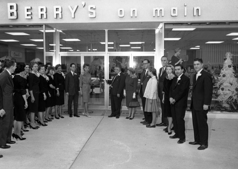 Berry's On Main at Richland Mall ribbon cutting 1961