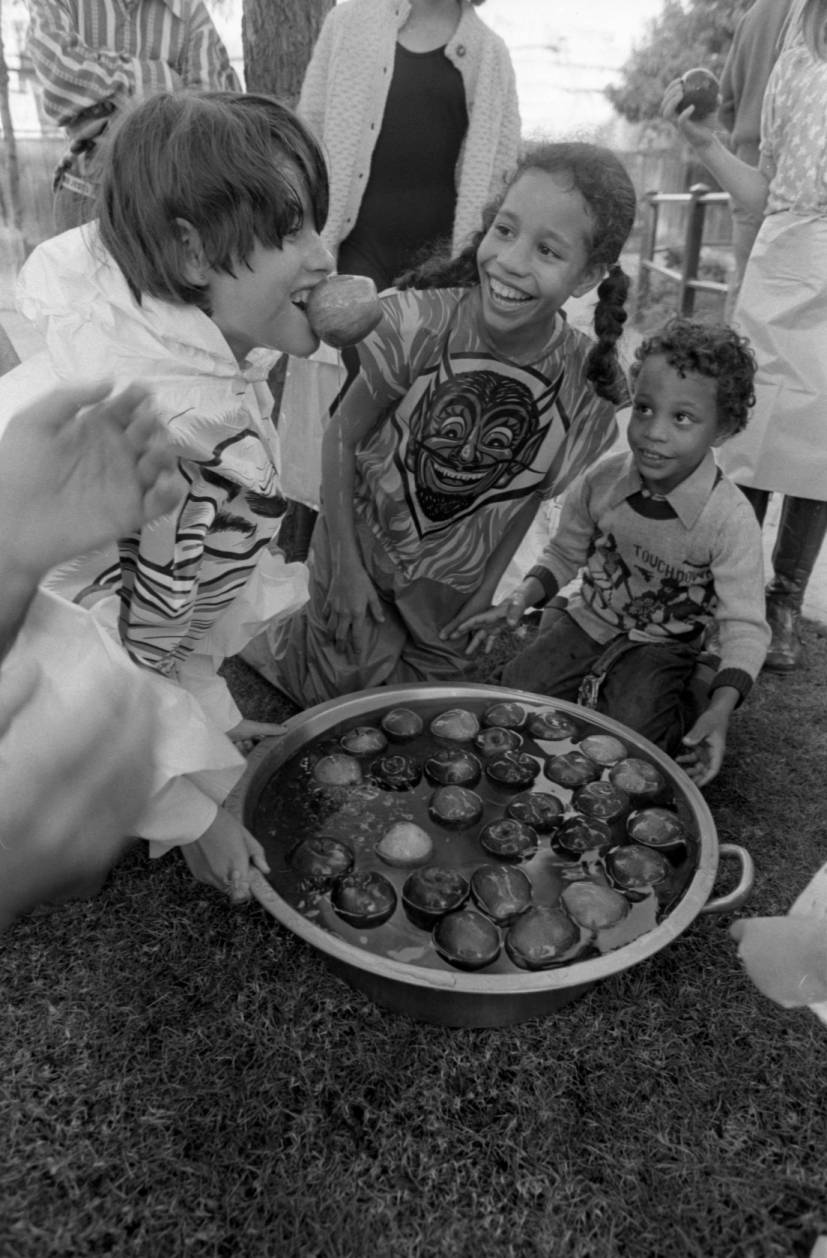 Children bob for apples at Riverbanks Zoo, 1980. Photograph from The State Newspaper Photograph Archive.