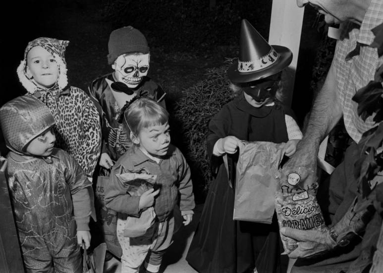 Trick-or-Treaters at the door, 1962. Image from The State Newspaper Photograph Archive.
