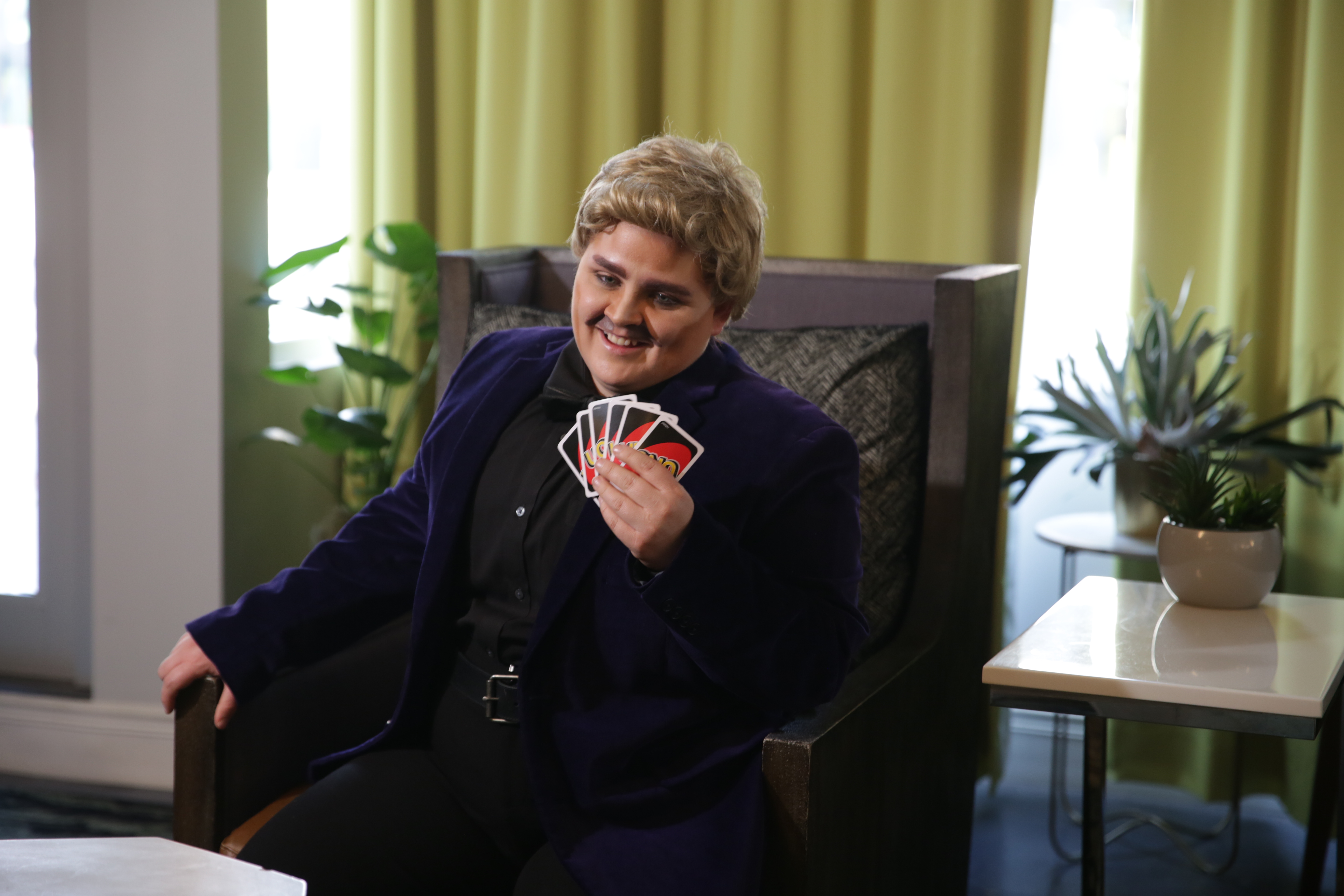 Marty McGuy plays Uno at Hotel Trundle