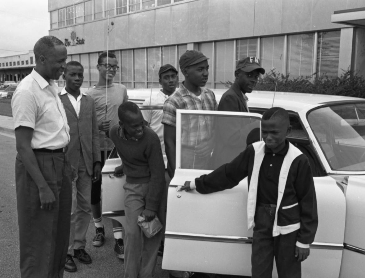 African American news carriers head for Atlantic Beach, 1961