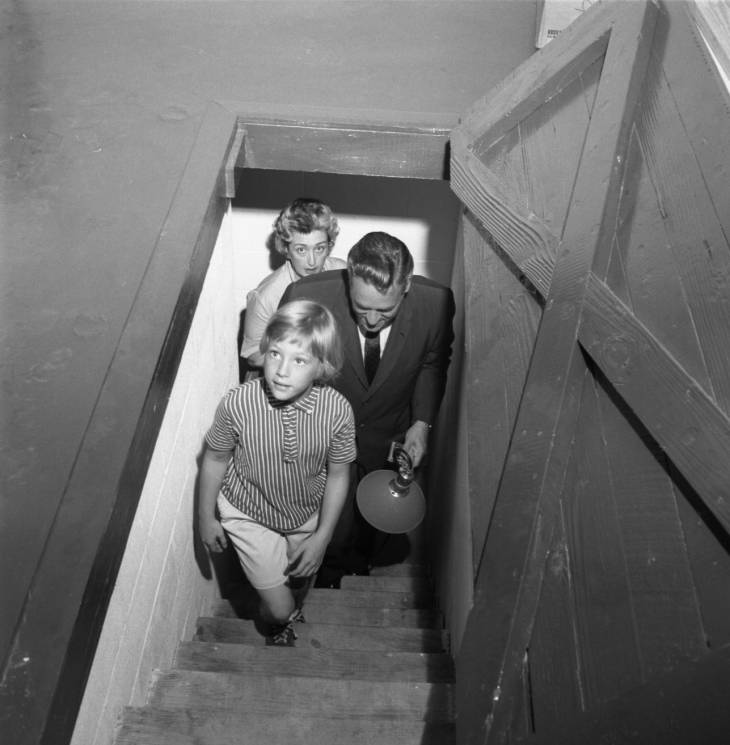 Entrance to the fallout shelter in the Governor’s Mansion, 1960. 