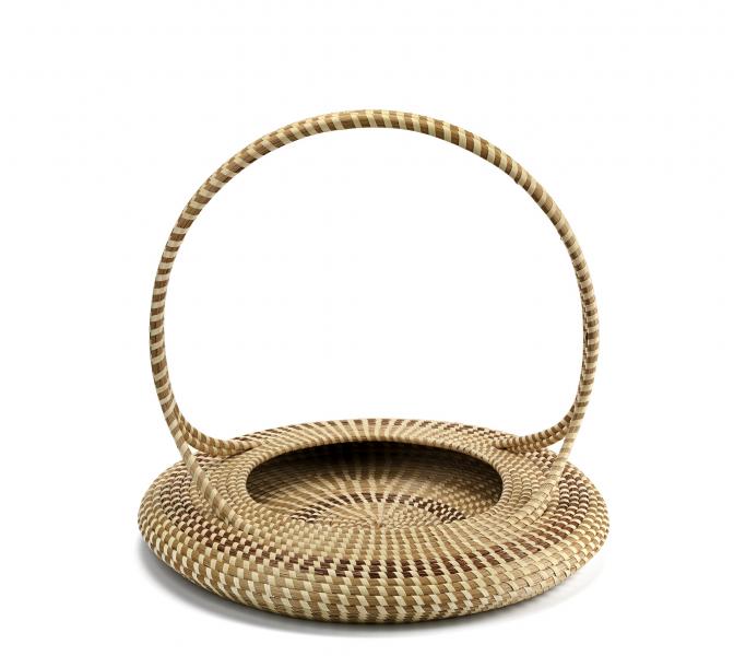 Mary Jackson, Low Basket with Handle, 1999, sweetgrass, pine needles, and palmetto, Smithsonian American Art Museum, Gift of Marcia and Alan Docter, 2001.61