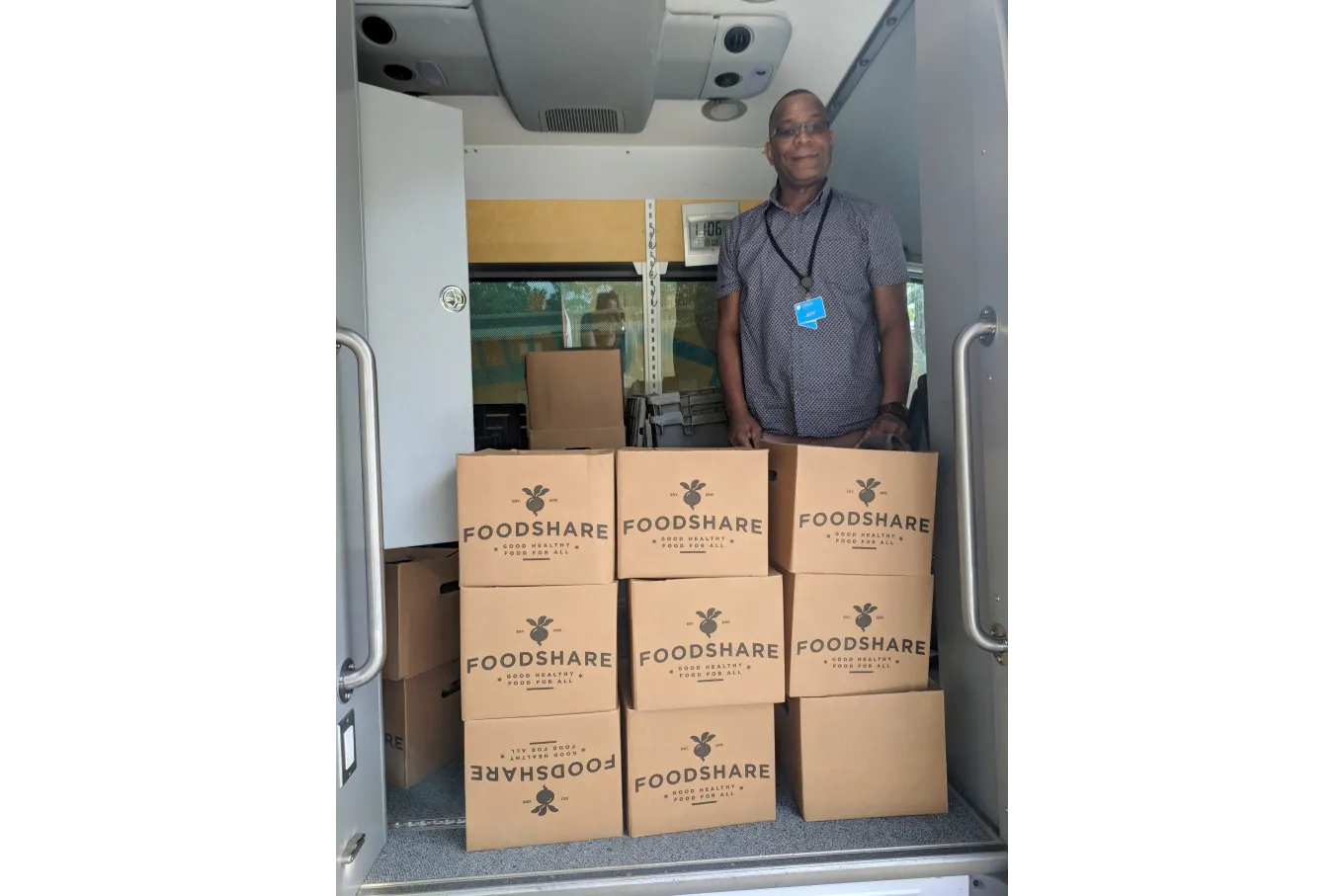 Outreach Delivers Foodshare Columbia Boxes