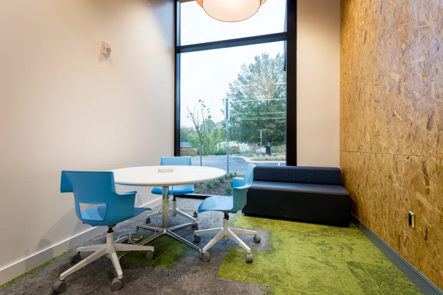 Small study room with five chairs and one table