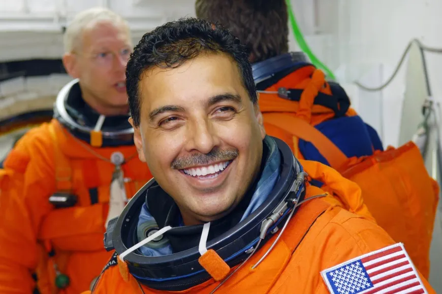 (c) Jim Grossmann / NASA