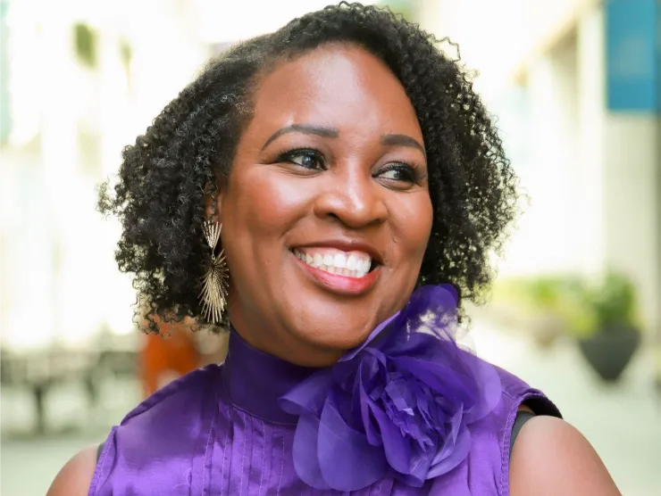 Donna Davis headshot