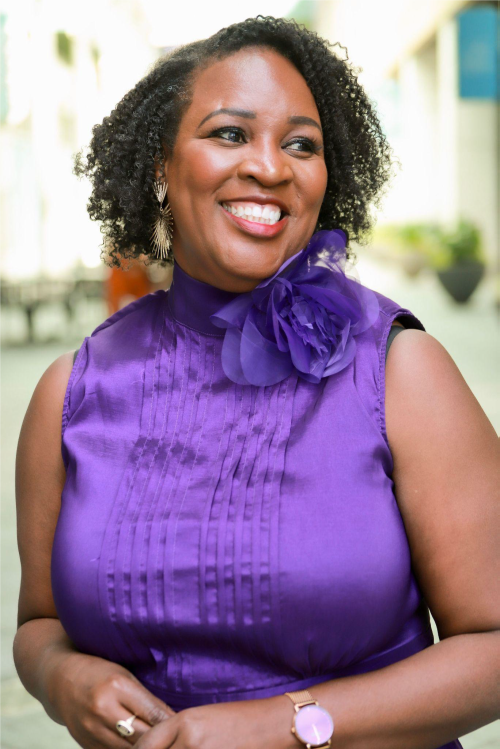 Donna Davis headshot