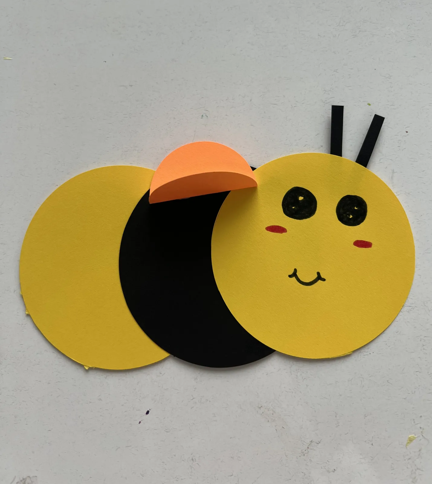 circle bee with face