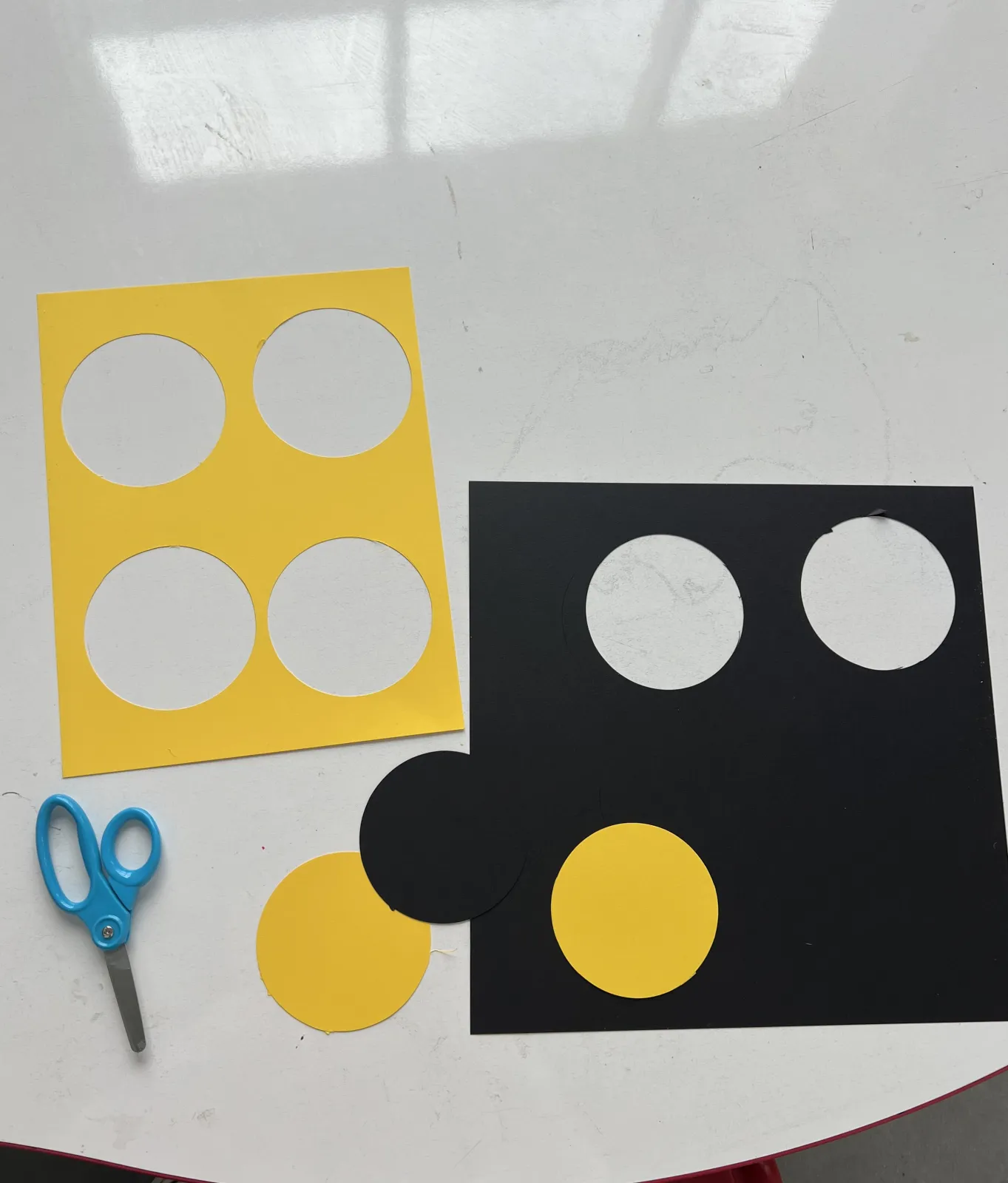 Two yellow circles and one black circle for bee body