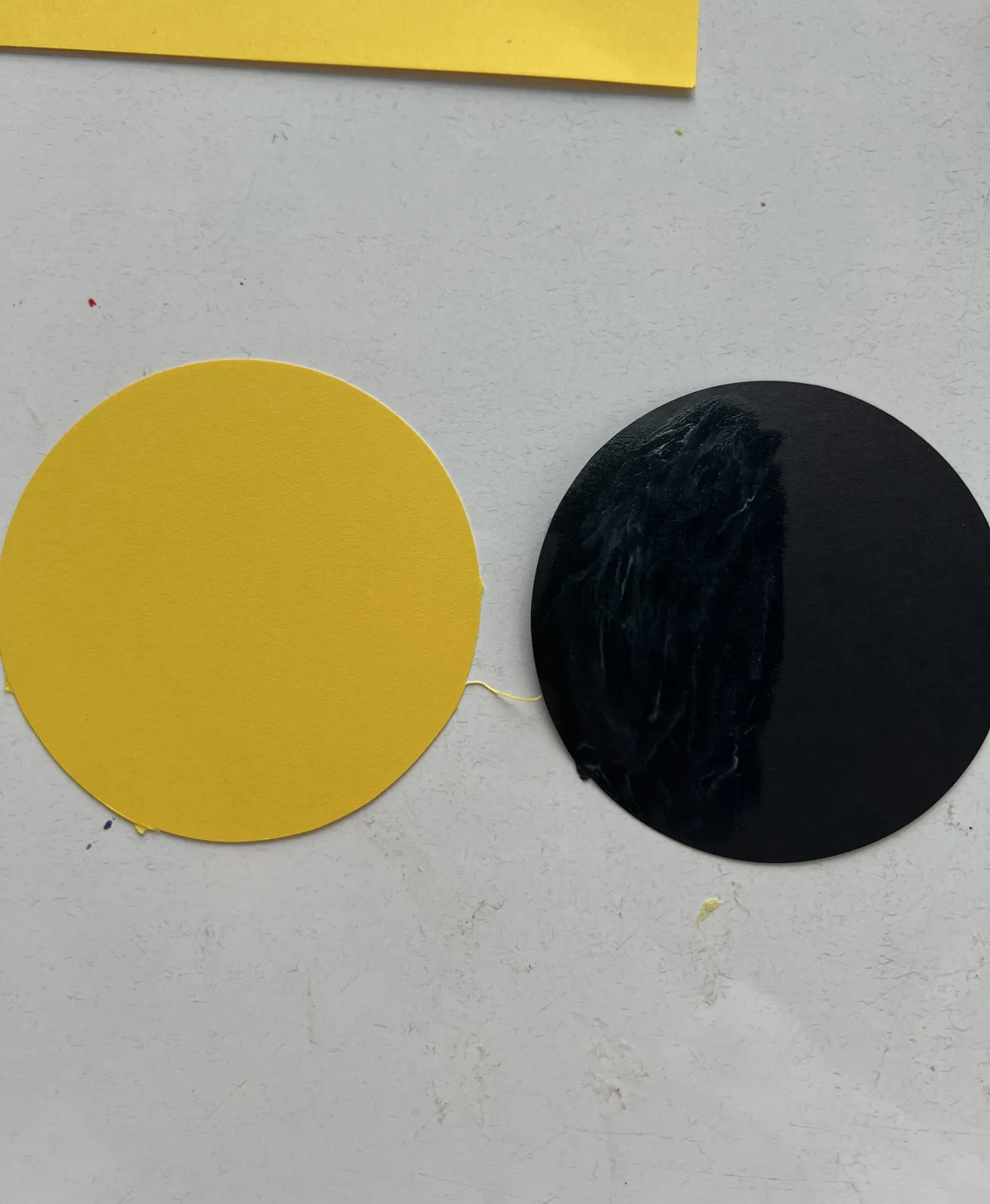 Yellow and black circles for bee body