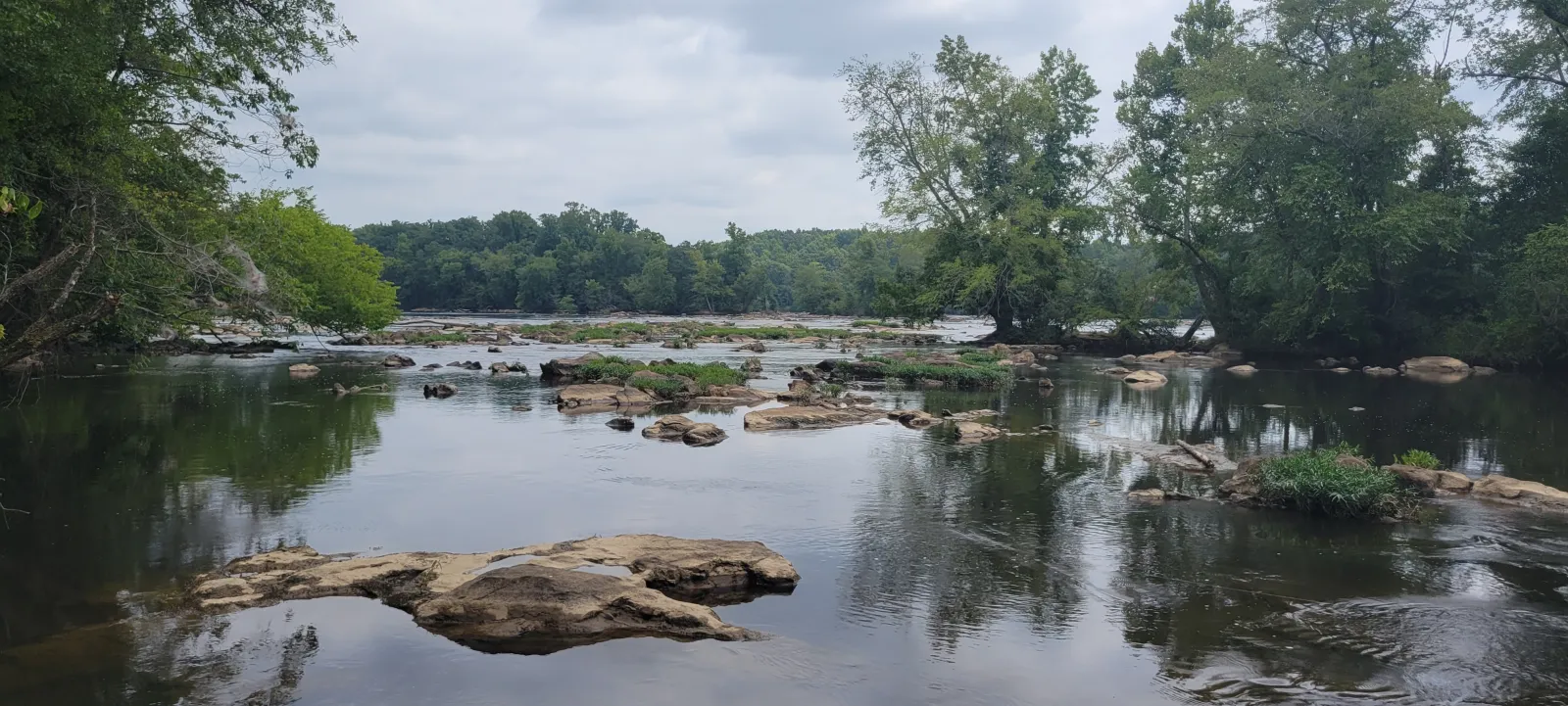 river with rocky islands