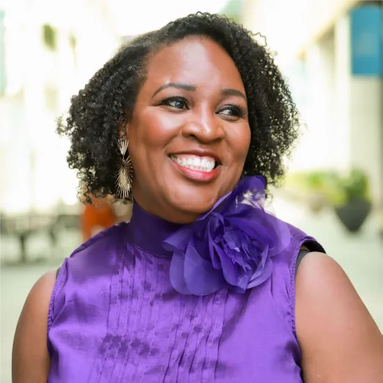 Donna Davis headshot